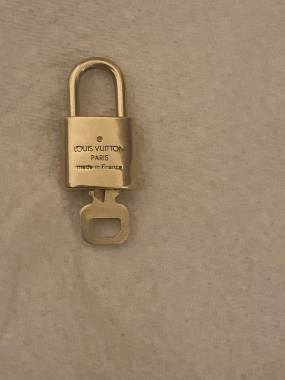 Preowned Louis Vuitton Gold-tone Padlock and Key (306)